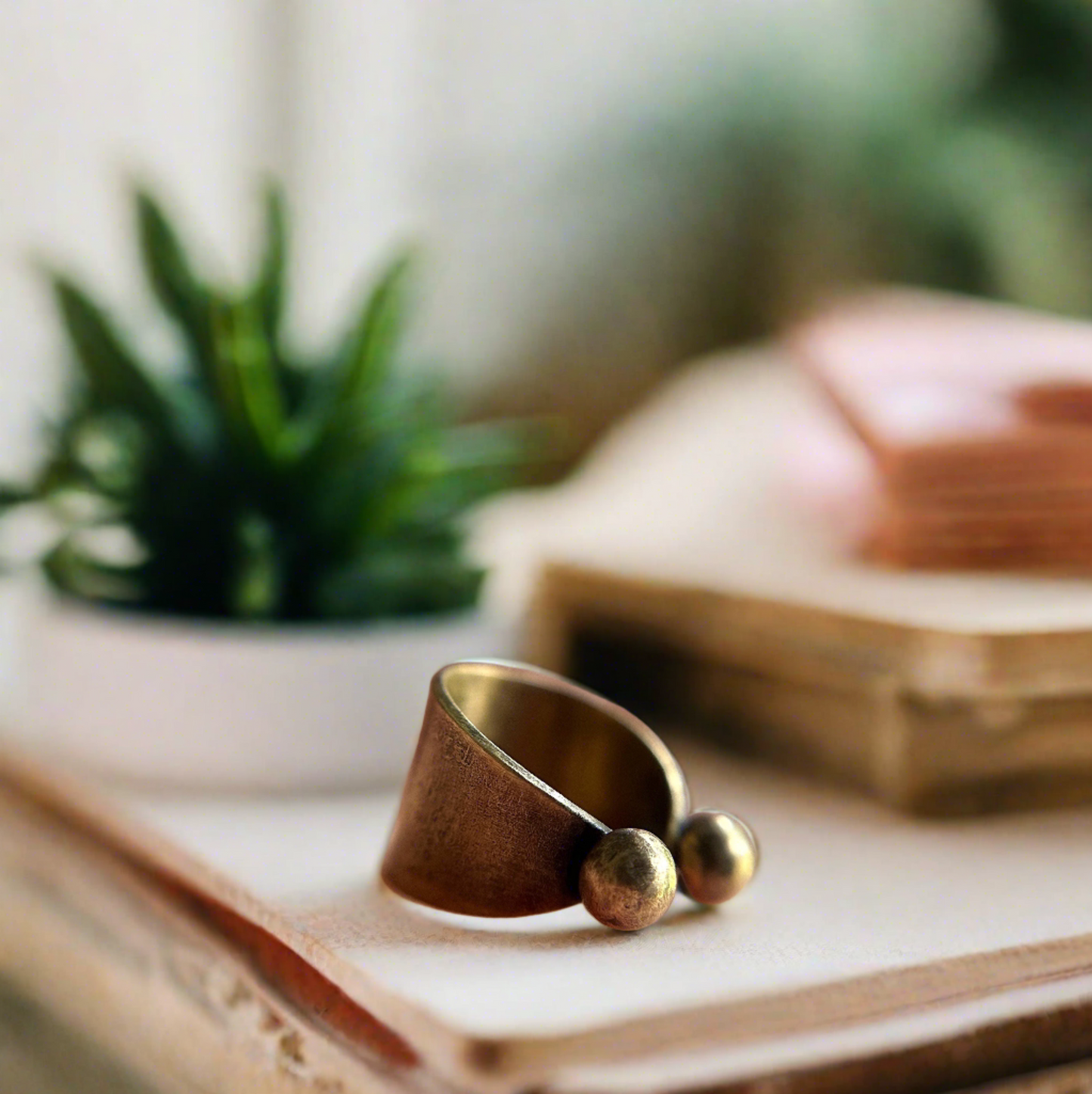 Pointed Ball Midi Ring