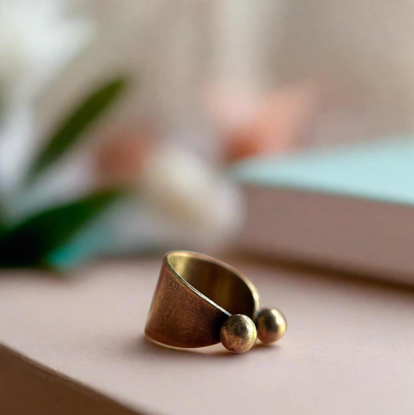 Pointed Ball Midi Ring