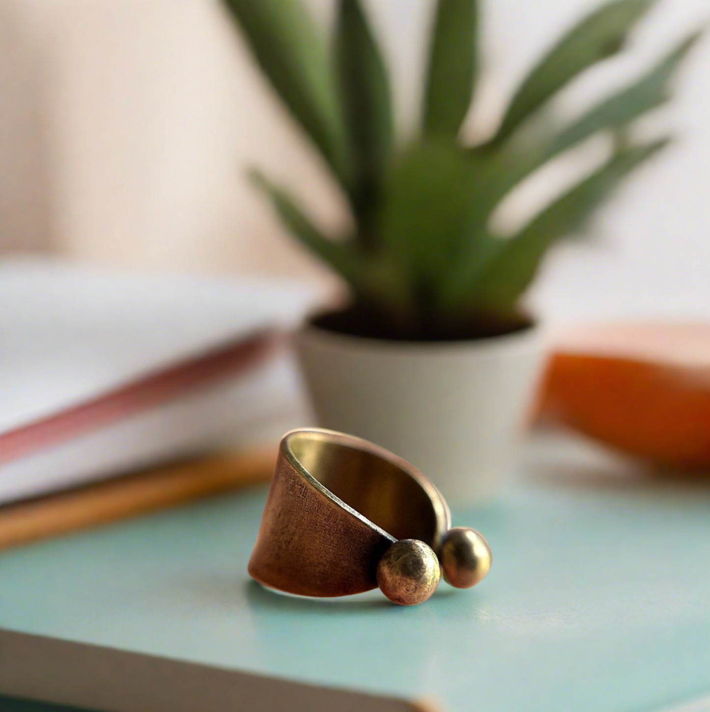 Pointed Ball Midi Ring