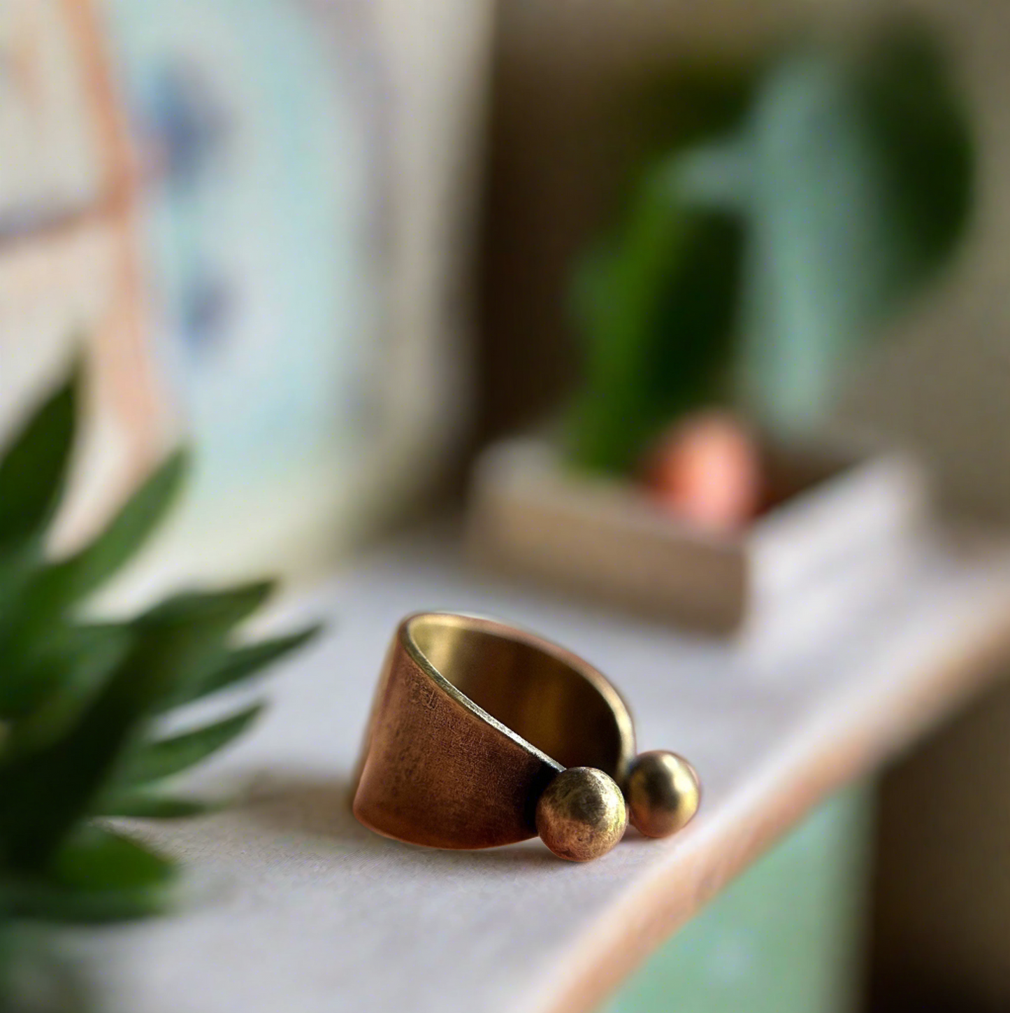Pointed Ball Midi Ring