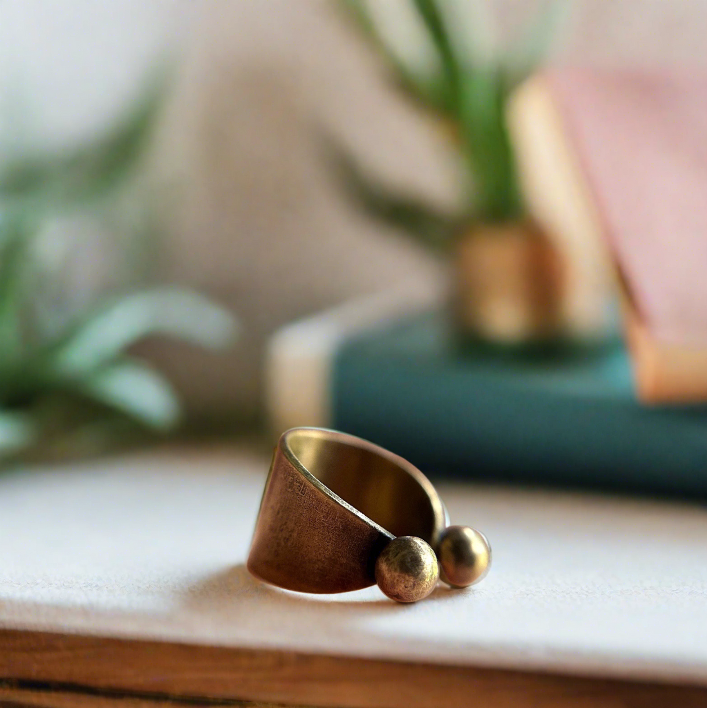 Pointed Ball Midi Ring