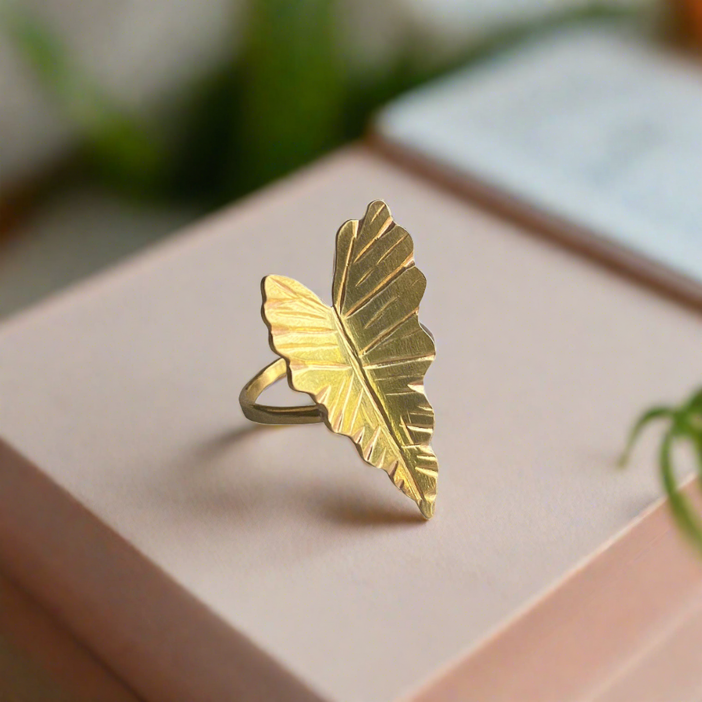 Alocasia Leaf Ring