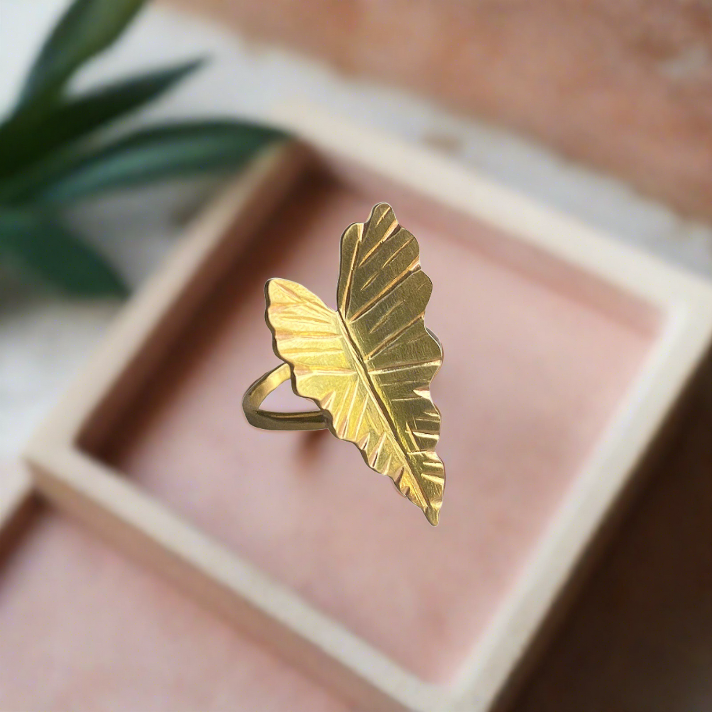 Alocasia Leaf Ring