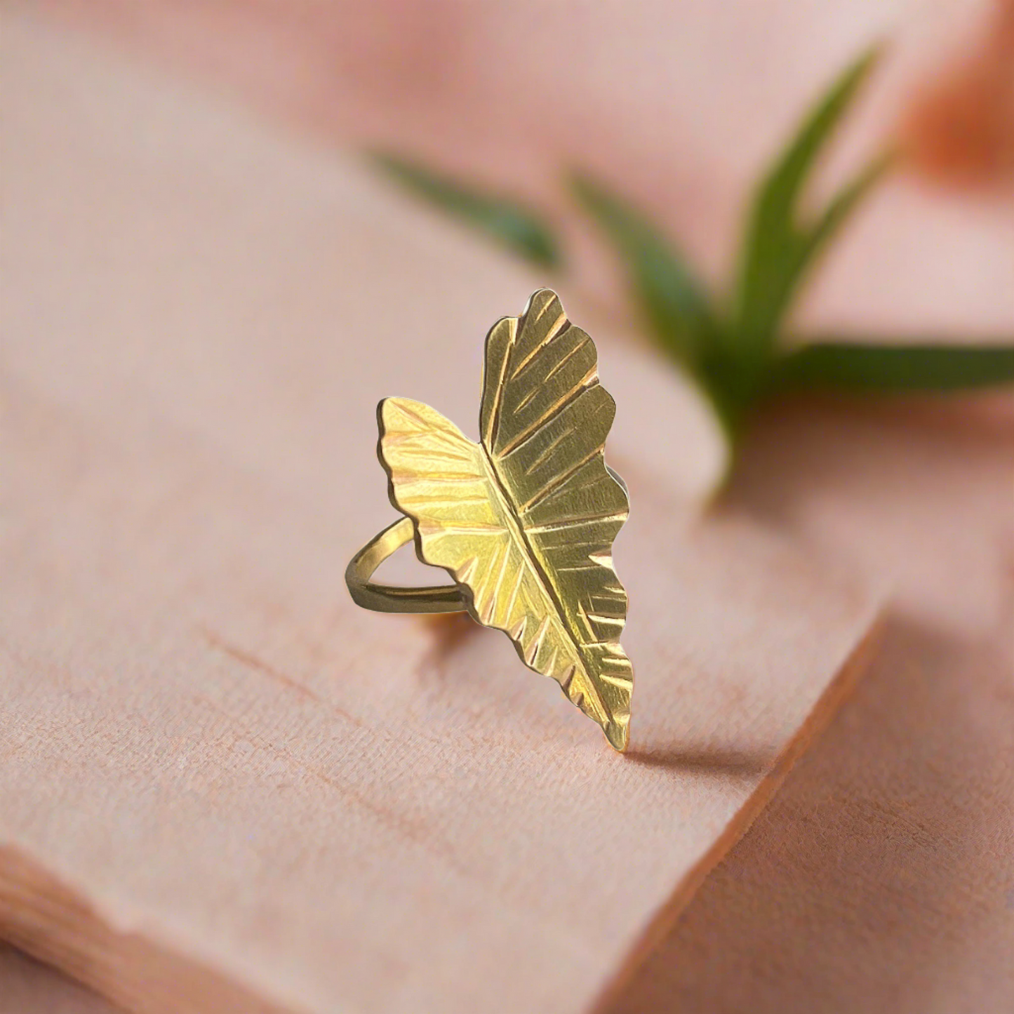 Alocasia Leaf Ring