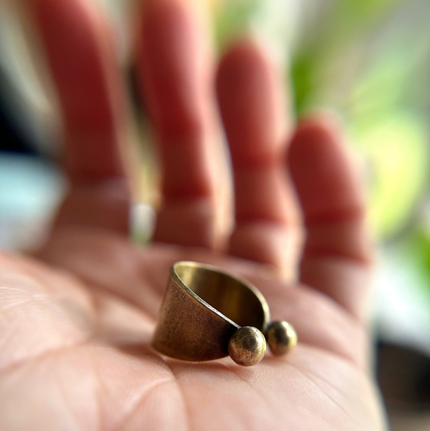 Pointed Ball Midi Ring