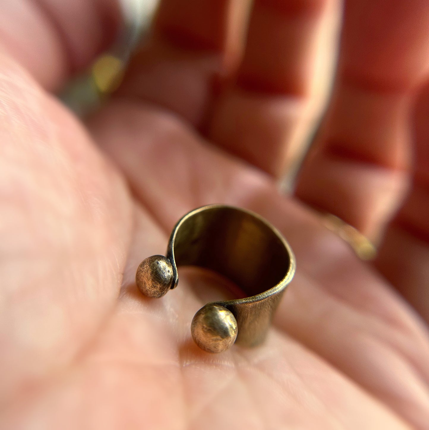 Pointed Ball Midi Ring
