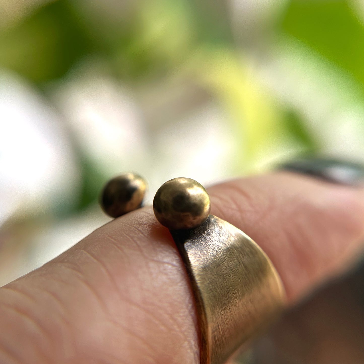 Pointed Ball Midi Ring