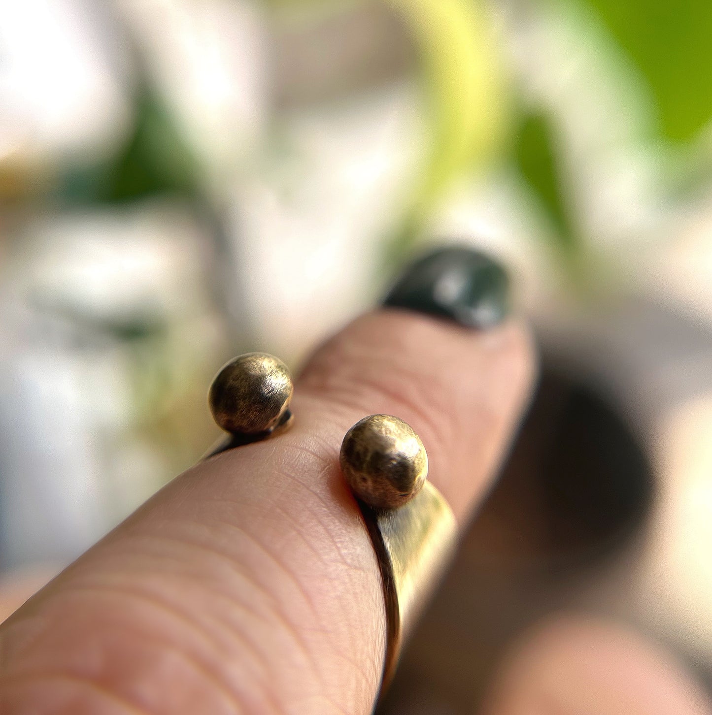 Pointed Ball Midi Ring